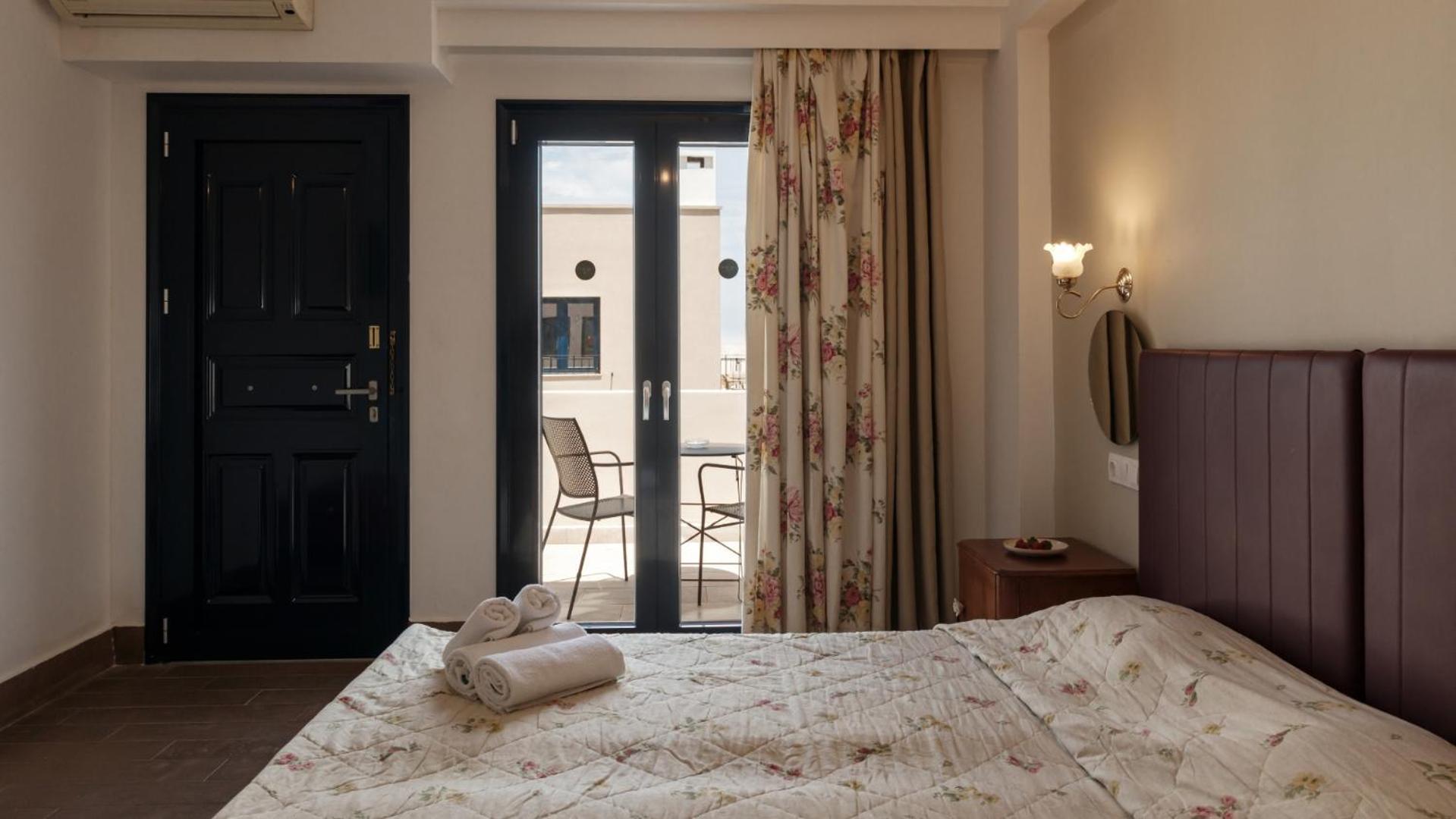 Nami Hotel & Suites Stalida Oda fotoğraf