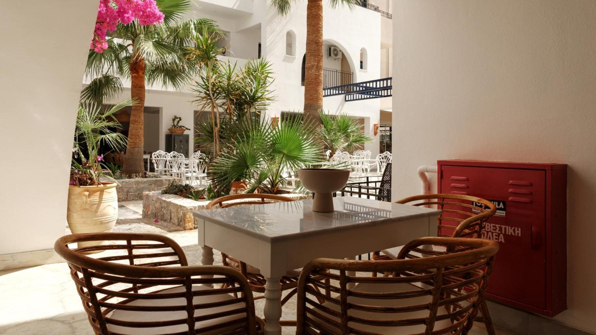 Nami Hotel & Suites Stalida Oda fotoğraf