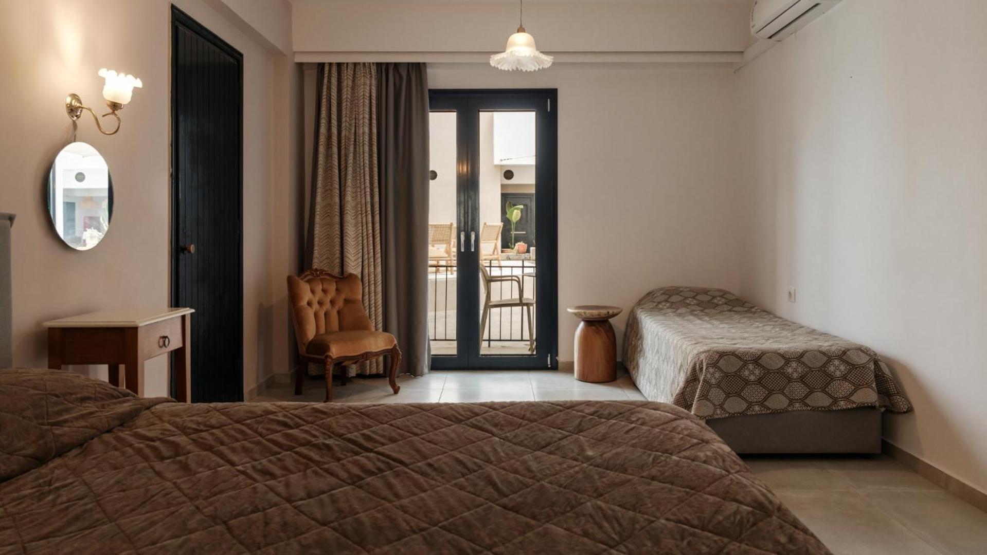 Nami Hotel & Suites Stalida Oda fotoğraf